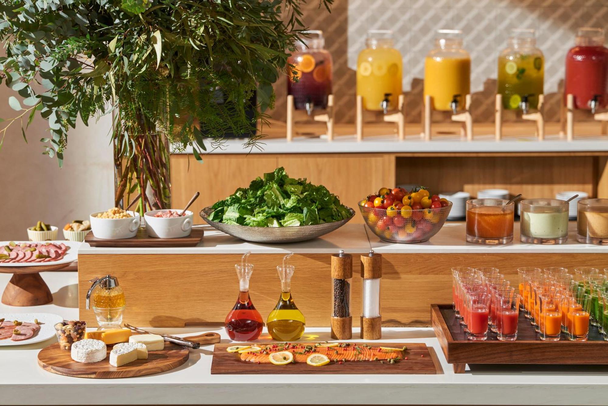 Omo7 Osaka By Hoshino Resorts Екстер'єр фото A salad bar